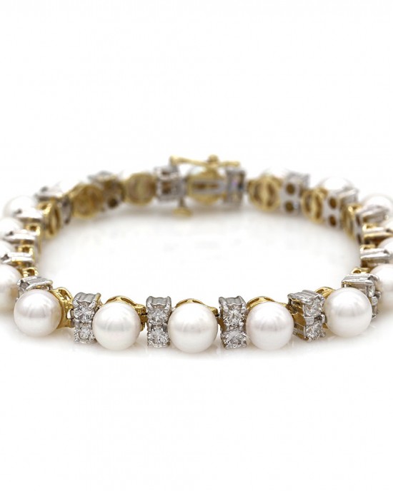 Pearl and Diamond Bracelet in Gold